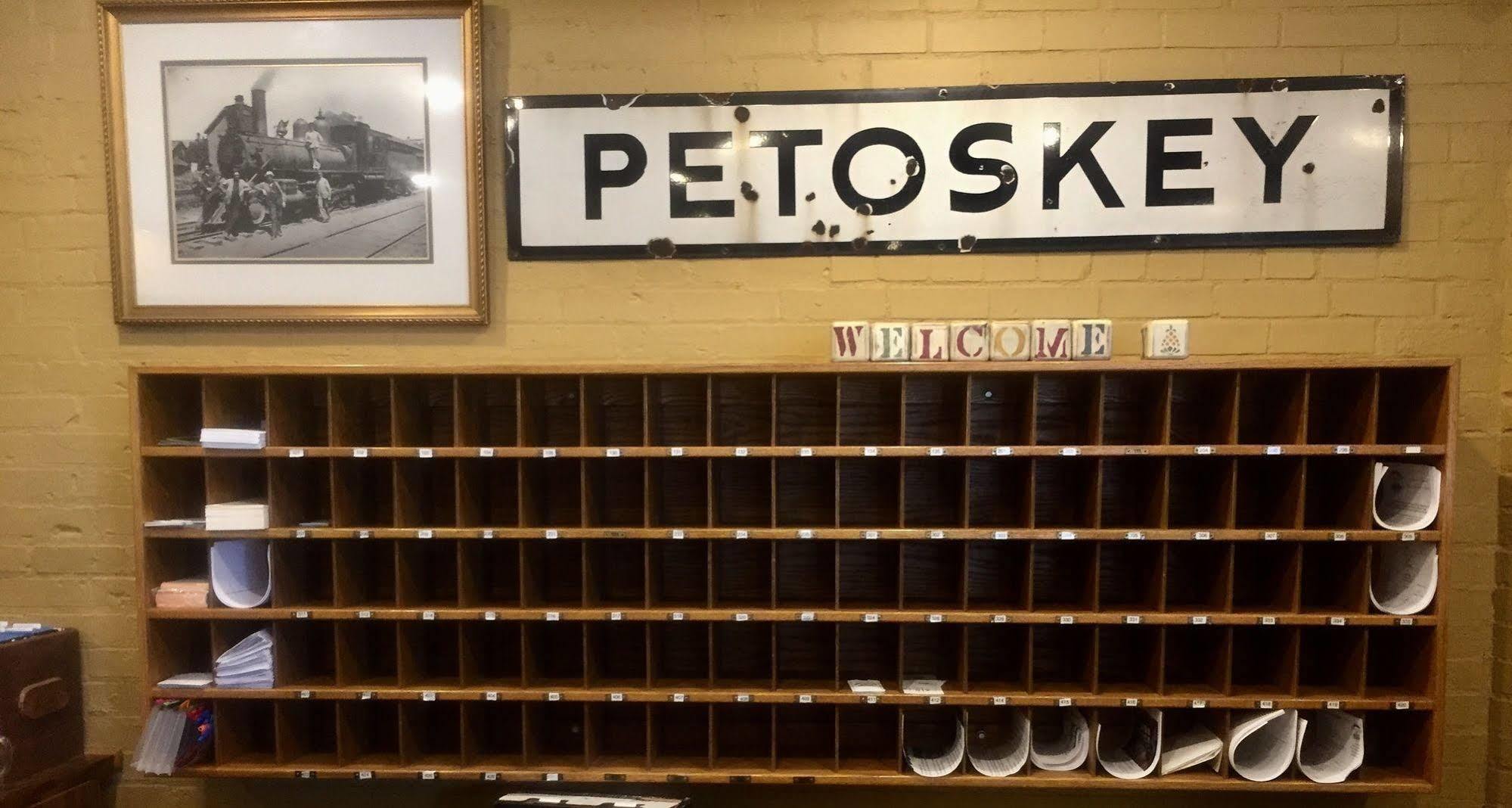 Perry Hotel Petoskey Bagian luar foto
